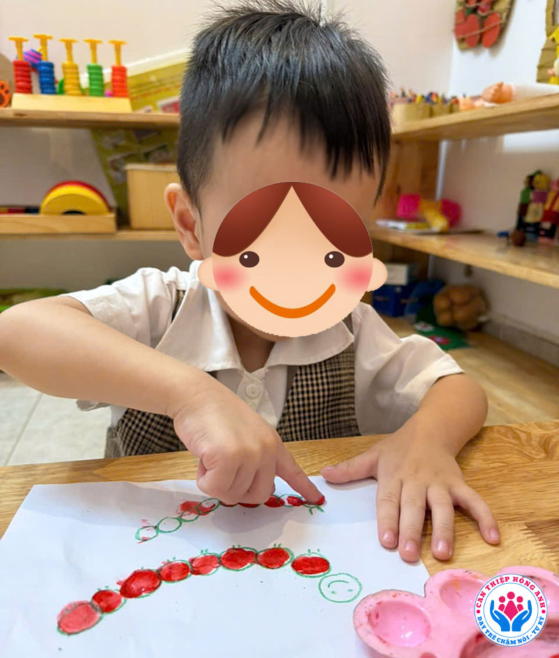Trẻ học can thiệp với chương trình cá nhân hóa phù hợp với khả năng của mình