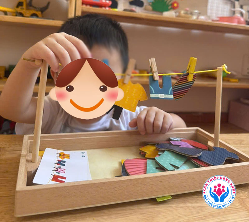 Can Thiệp Hồng Anh mang chương trình dạy can thiệp đến ngay trường mầm non của trẻ.